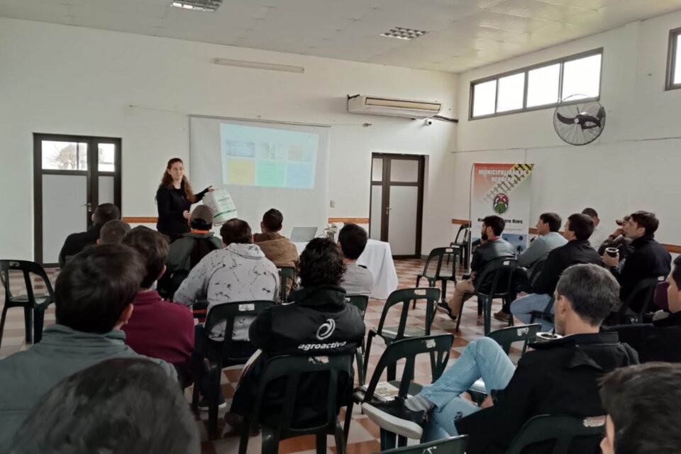 Operarios de fitosanitarios se capacitan según lo establece la nueva Ley