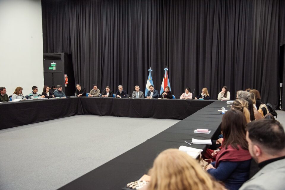 Frigerio se reunió con autoridades educativas departamentales para fortalecer el sistema escolar
