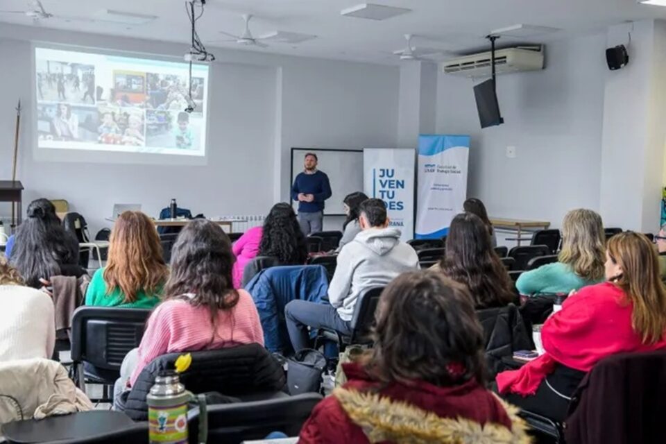 Capacitaron en Paraná a docentes sobre consumos problemáticos