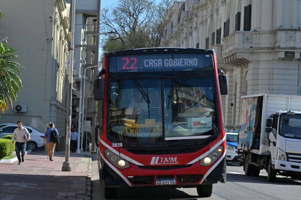 El paro de colectivos en Paraná: un conflicto recurrente por falta de pago de salarios