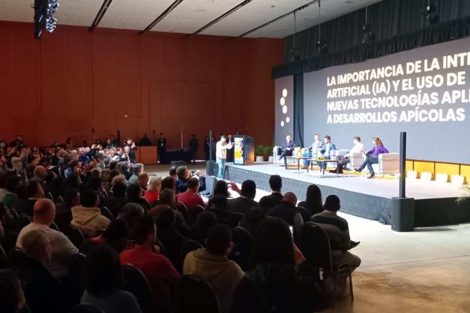Apicultores entrerrianos participaron de un encuentro nacional de productores