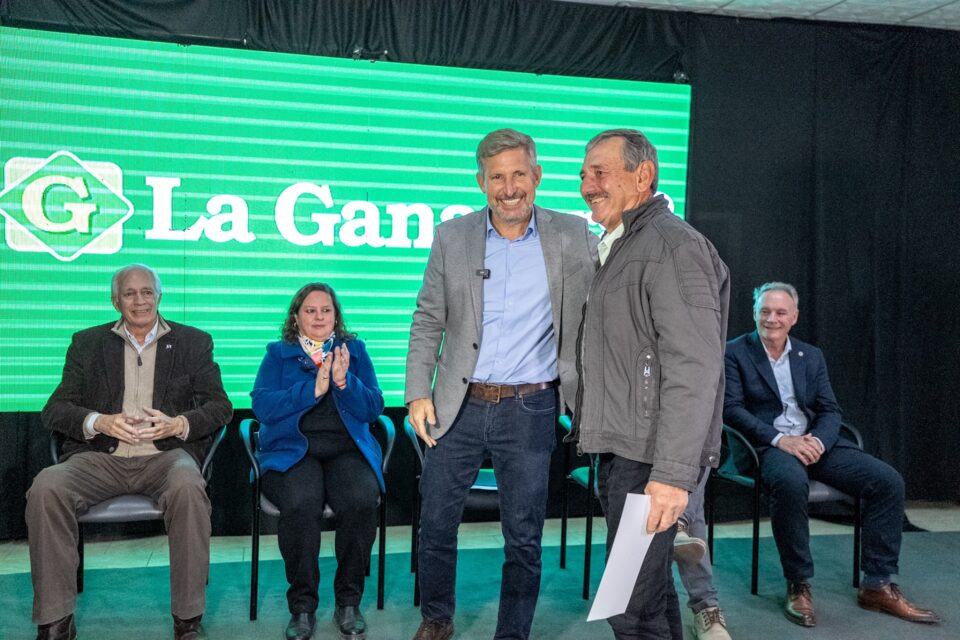El gobernador entregó certificados de financiamiento por 1.000 millones de pesos a productores