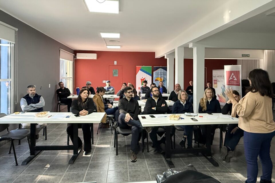Gobierno y sector privado abordaron la prevención de adicciones y consumos problemáticos en ámbitos laborales