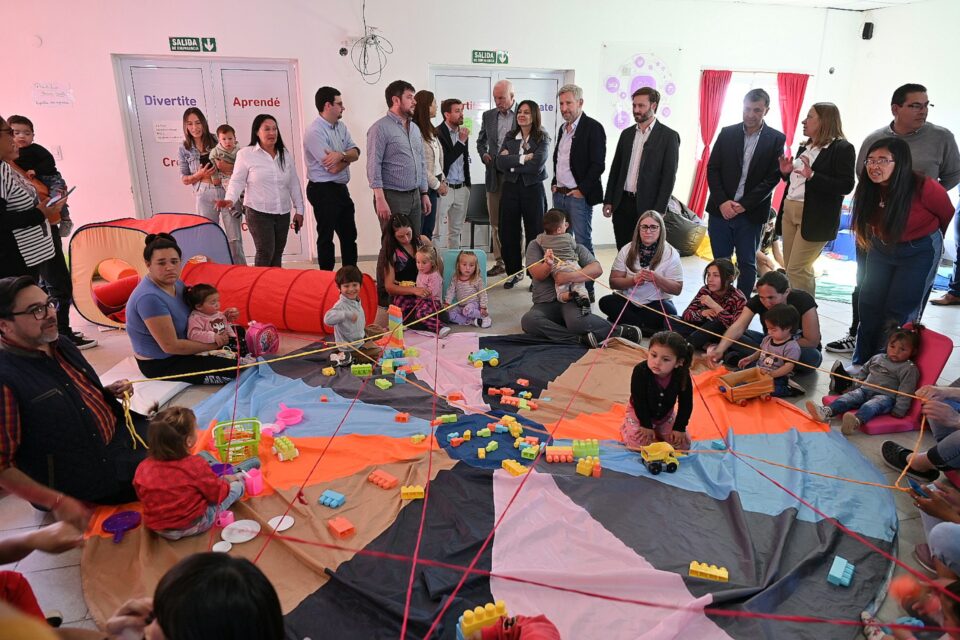 El gobernador recorrió instituciones de Concordia donde se implementa el programa nacional Centros de Familia