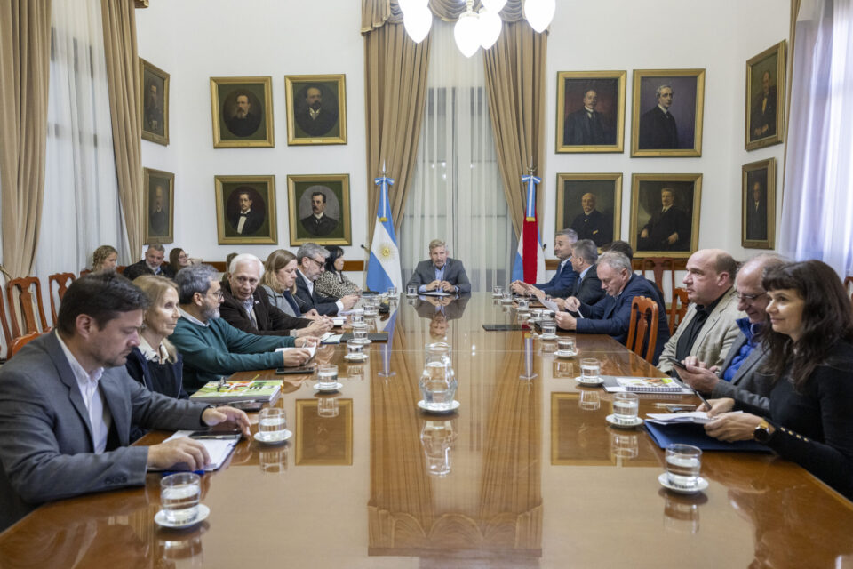Frigerio encabezó una nueva reunión de gabinete y se avanzó en medidas para agilizar inversiones