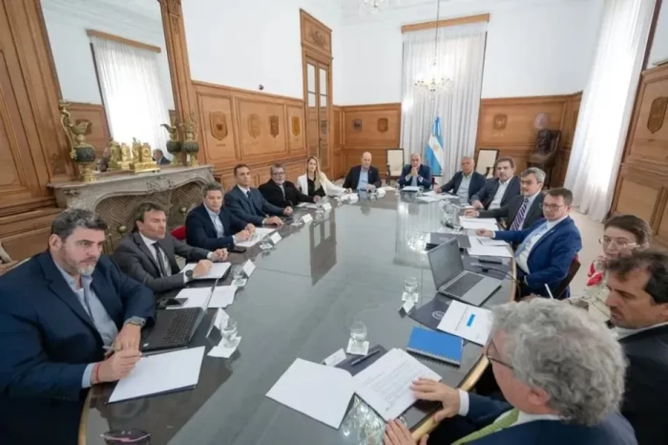 Cumbre en Casa Rosada: La «Segunda Generación» de Reformas de Milei arranca con el foco en la Telaraña Tributaria