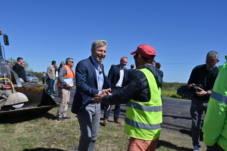 El gobernador recorrió e inauguró obras en Viale
