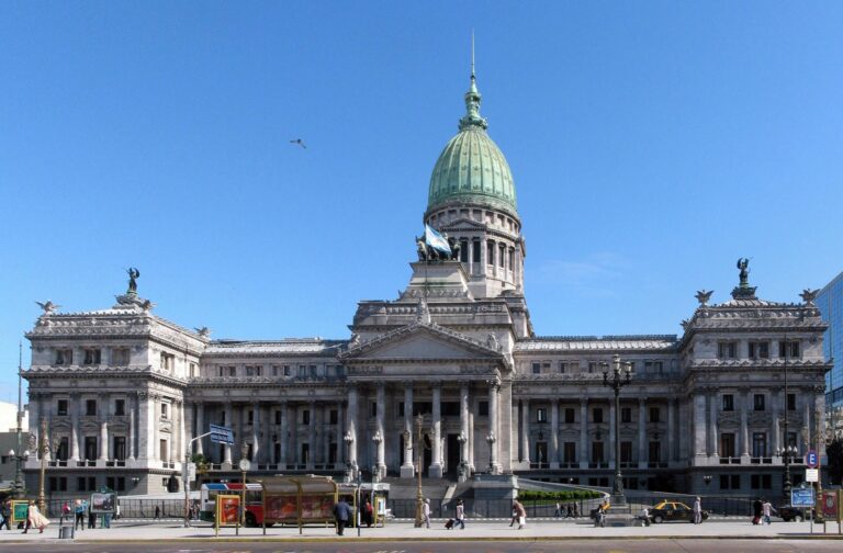 El oficialismo envió a Diputados los proyectos del "Súper RIGI" y la regulación del Lobby