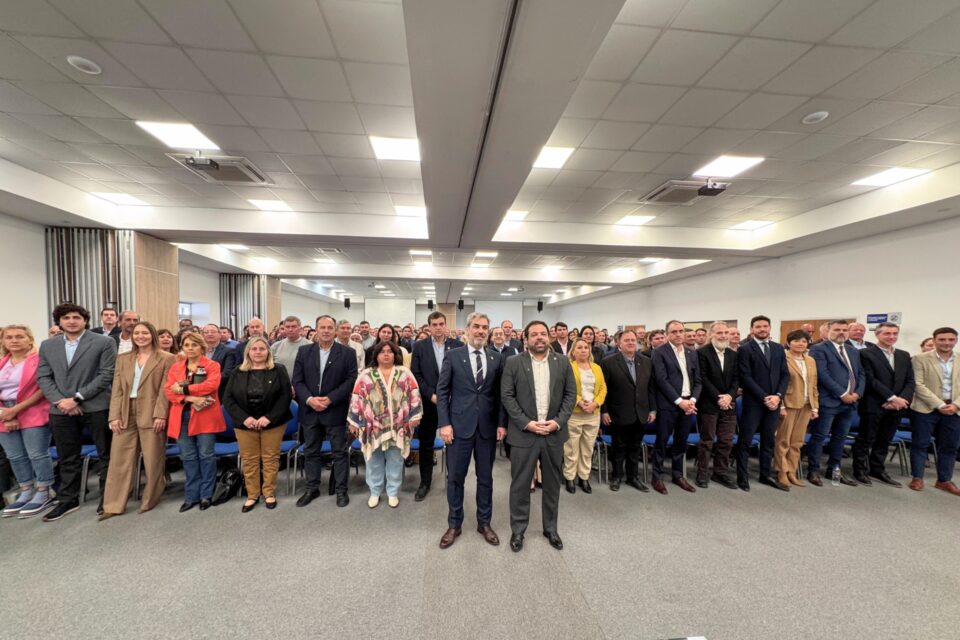 El gobierno provincial puso a disposición de municipios y comunas herramientas de gestión y servicios