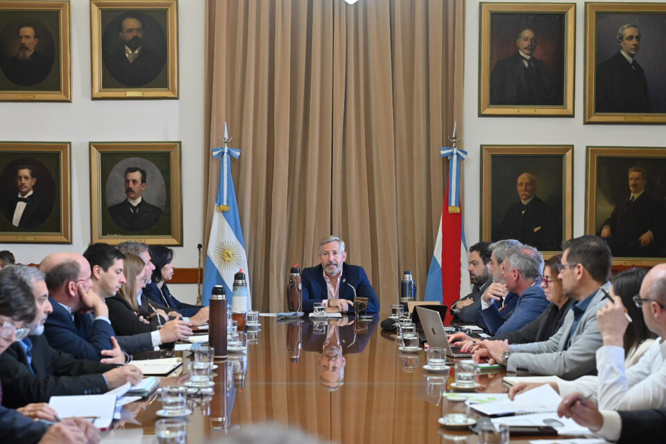 Frigerio encabezó una reunión de gabinete con foco en obras y búsqueda de competitividad