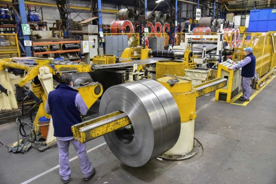 El Gobierno eliminó temporalmente las retenciones a las exportaciones de acero, aluminio y derivados