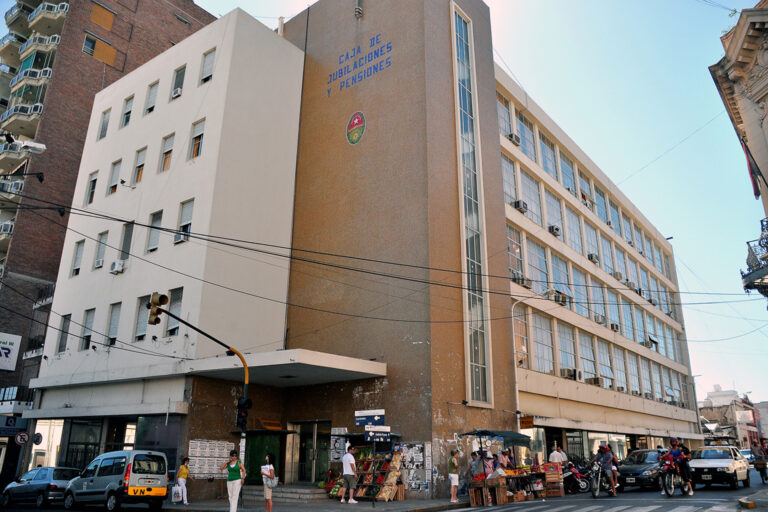 Cajas previsionales: El Gobierno acelera acuerdos para desactivar juicios en la Corte, pero Santa Fe y Chubut mantienen la tensión