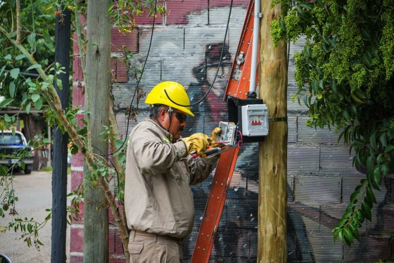 Enersa acerca su Oficina Móvil a vecinos de Puerto Sánchez