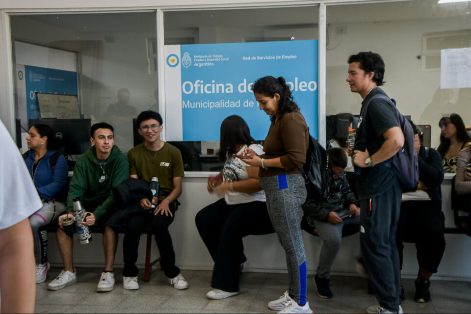 Paraná: Se abren 48 puestos de entrenamiento laboral y destacan el crecimiento del empleo formal