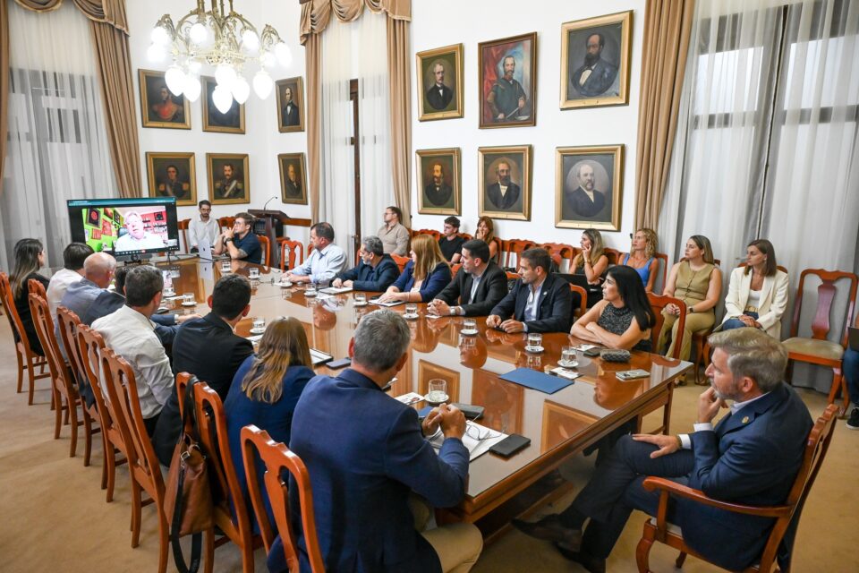 El gobernador encabezó la reunión de la Mesa de Salud Mental