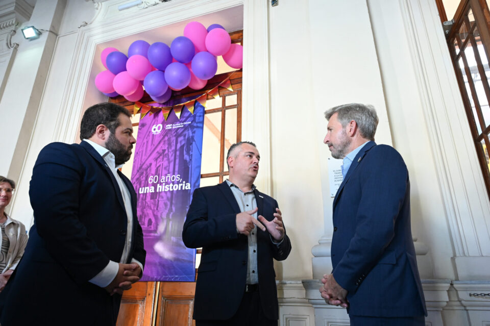 La provincia transfirió a la UNER el inmueble donde funciona la Facultad de Ciencias Económicas