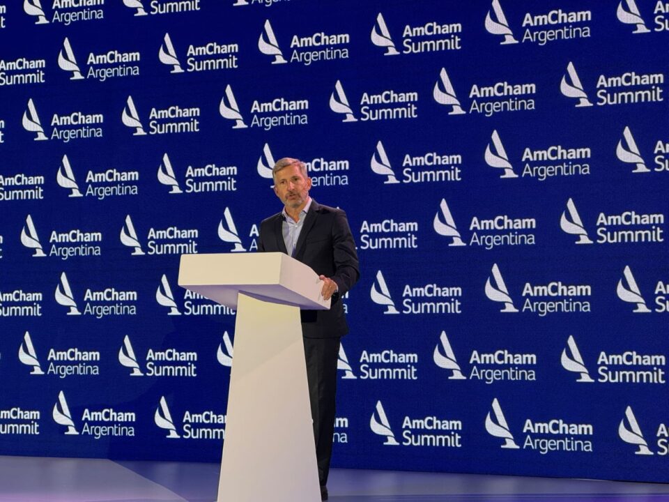 Frente al auditorio de AmCham Summi, Frigerio abogó por un nuevo pacto fiscal