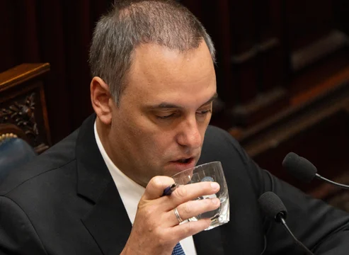 «No voy a renunciar»: Manuel Adorni resistió los embates de la oposición en Diputados