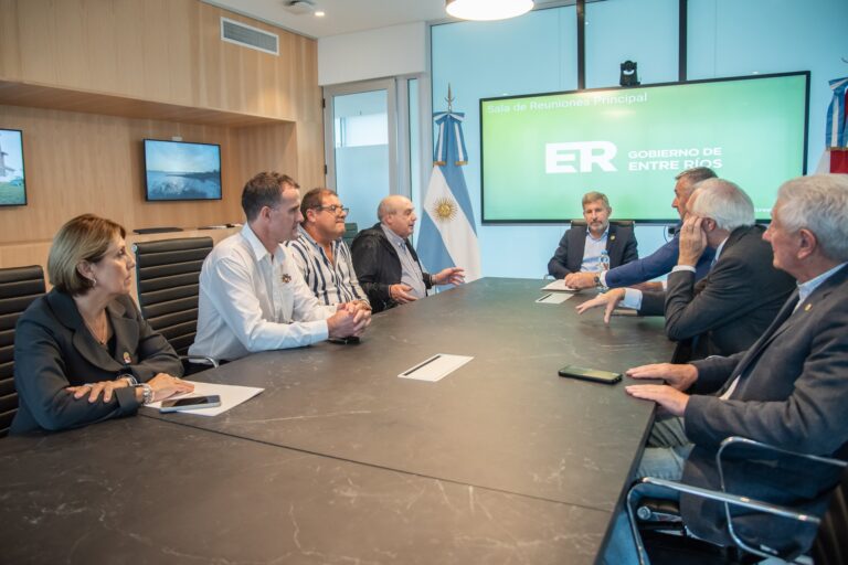 Frigerio se reunió con el sector avícola para impulsar la producción de proteína animal en Entre Ríos