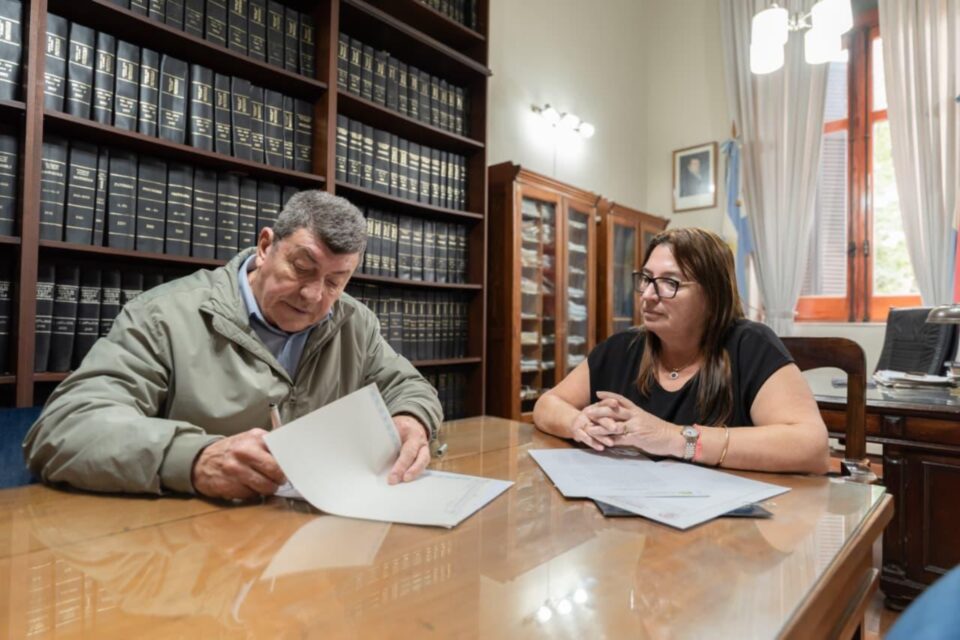 Viviendas en Paraná: Firmaron el contrato para terminar 30 unidades de la Cooperativa Vicoer