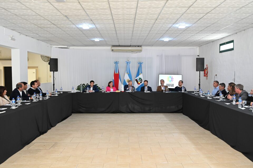 El gobernador se reunió con intendentes de Juntos por Entre Ríos