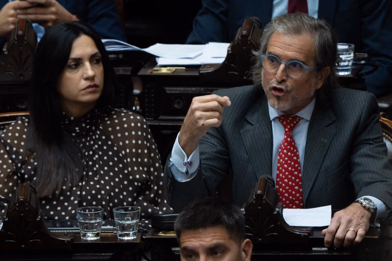 El oficialismo logró aprobar la "Ley Hojarasca" para derogar más de 70 leyes consideradas obsoletas