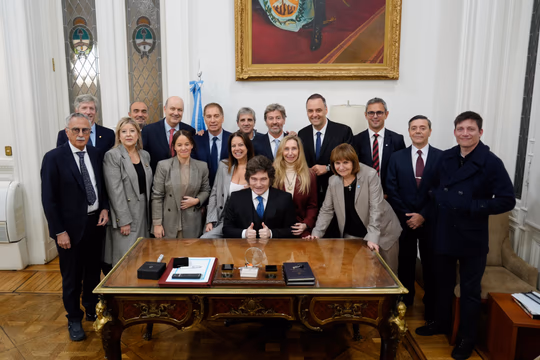 Sismo en la Rosada: Bullrich acorrala a Adorni y desata una interna feroz en el Gabinete