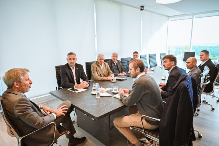 Frigerio se reunió con productores porcinos para impulsar el crecimiento y las inversiones en el sector