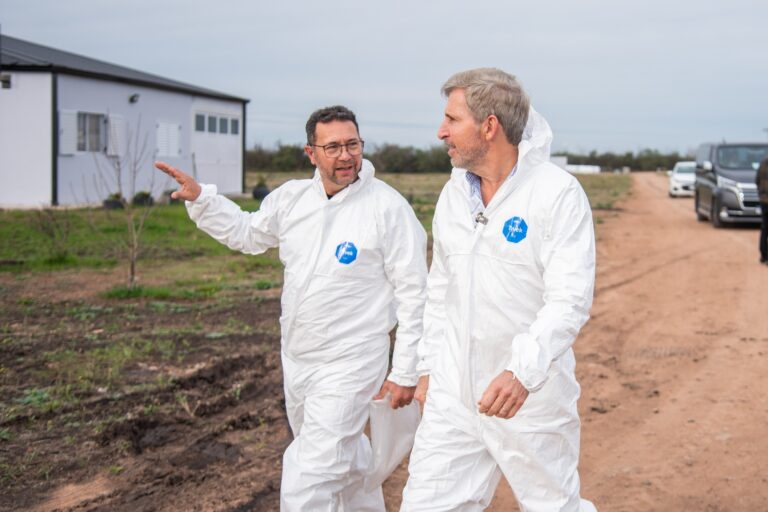 El gobernador recorrió la planta avícola Las Camelias en Villaguay