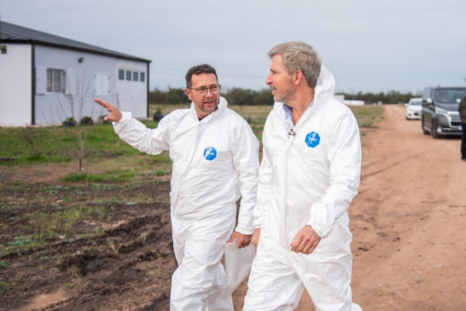 El gobernador recorrió la planta avícola Las Camelias en Villaguay