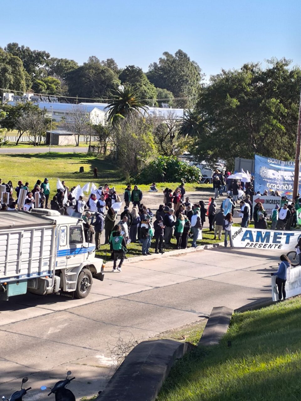 Paritarias y jubilaciones: Gremios y la Multisectorial protestan con una volanteada en el Túnel Subfluvial