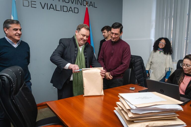 Abrieron los sobres de las licitaciones para adquirir maquinaria vial